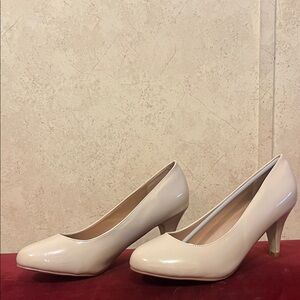 Journee Collection Cream Heels